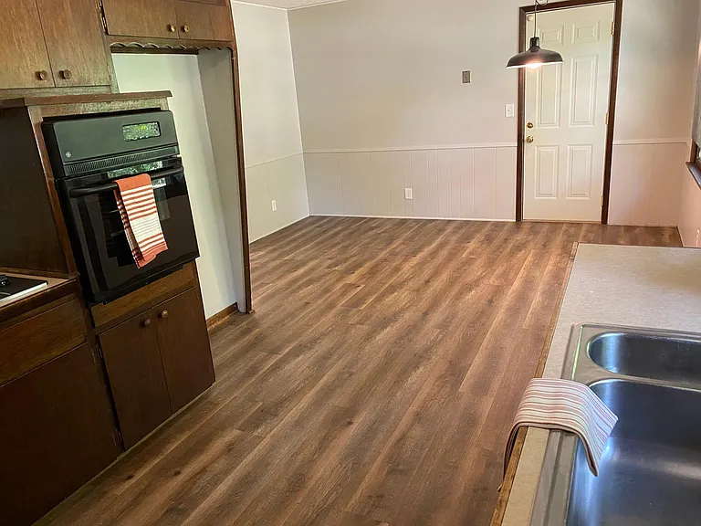 1242 S Meadowview Ave — Photo 4