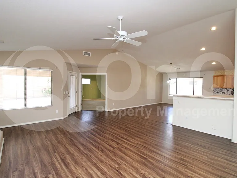 624 S 108th Pl — Photo 6
