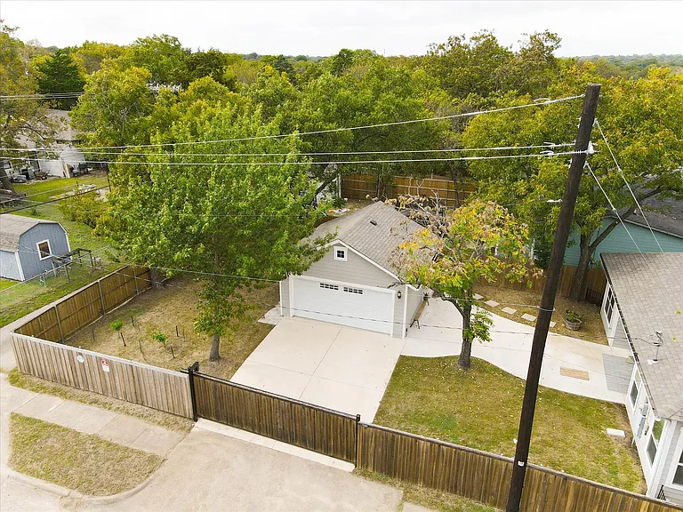 2700 Gladstone Dr — Photo 43