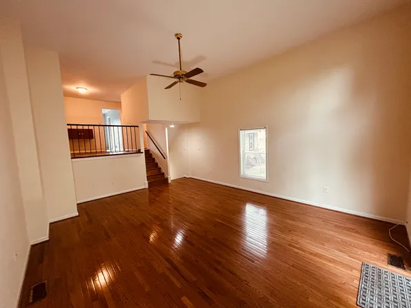 2041 N Cameron St, Arlington, VA 22207