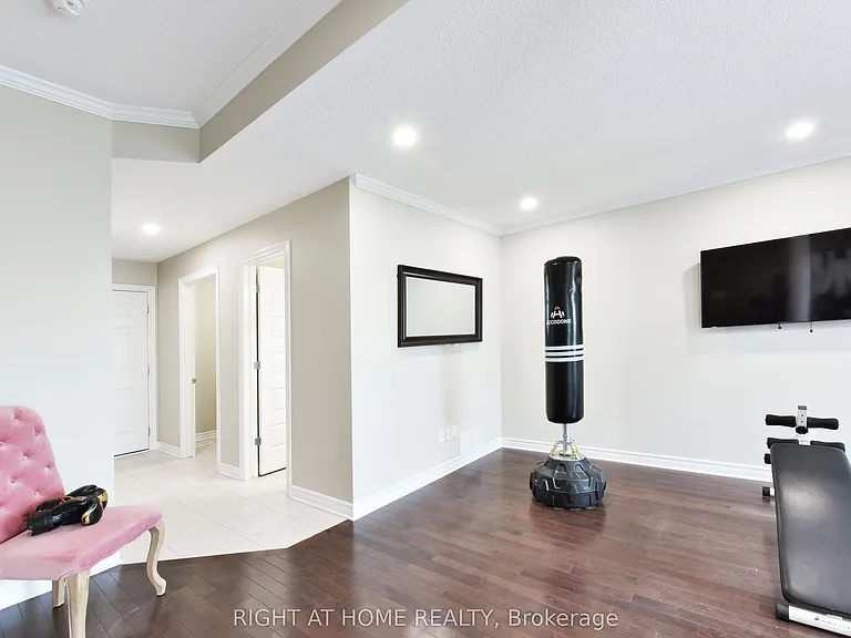 520 Silvertip Ln — Photo 6