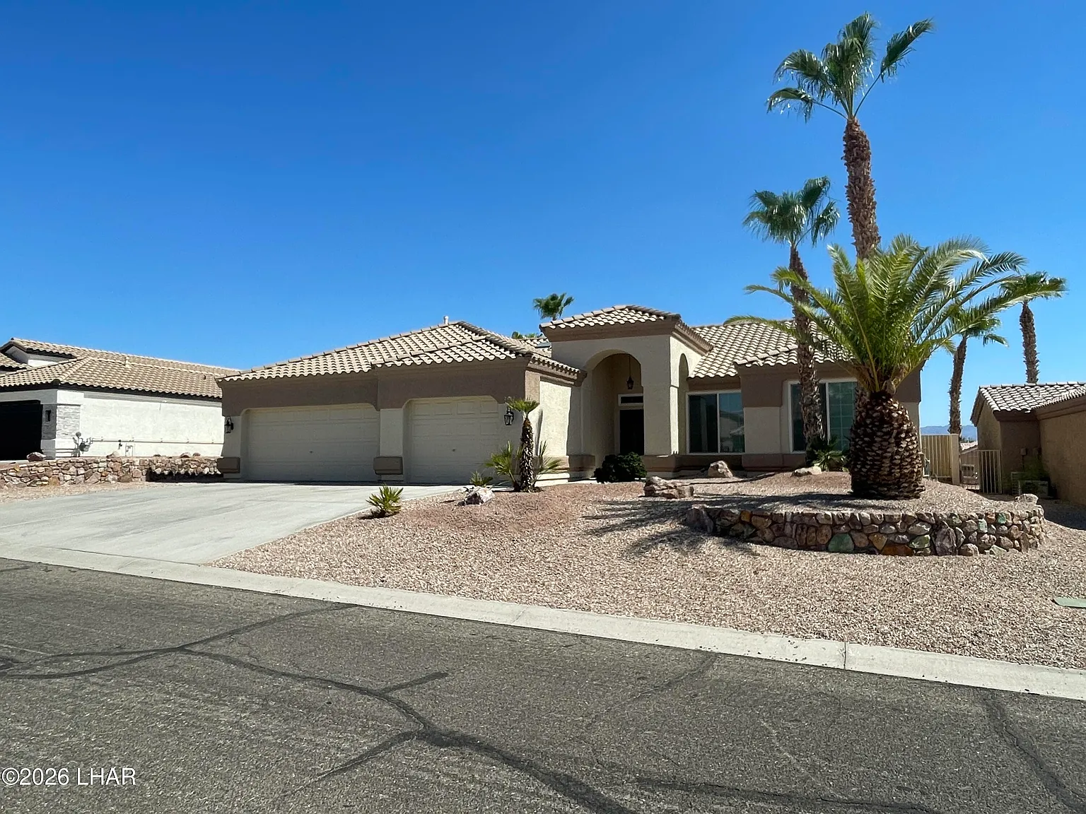 3 bed, 2.0 bath, 1556 sqft, $2,600 — Photo 2