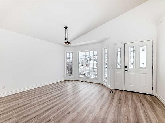 4th image of 228 E Woodside Cres NW