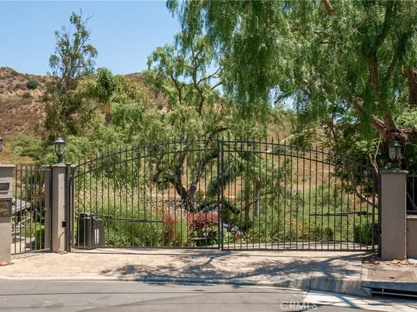 9911 Overhill Dr, Santa Ana, CA 92705