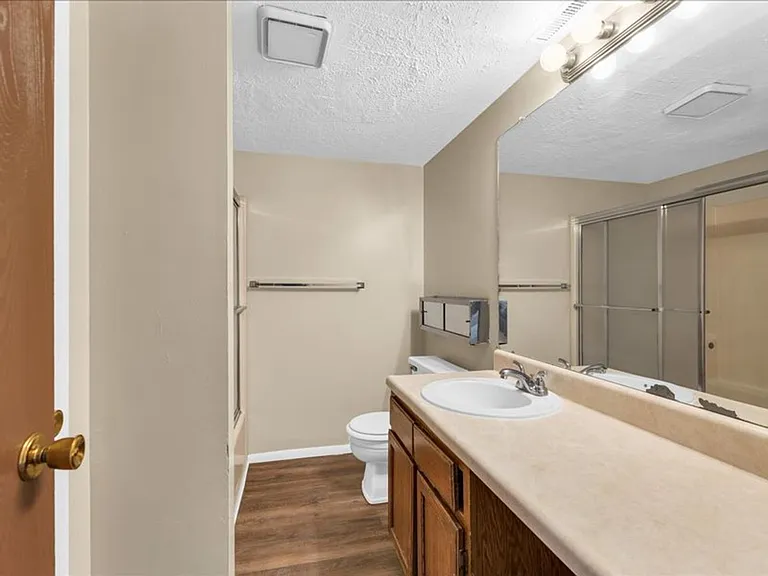 8 Ross — Photo 22