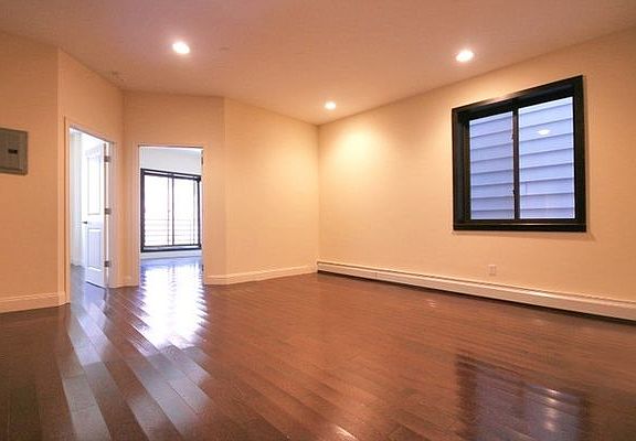 4th image of 3059 Crescent St APT 3F