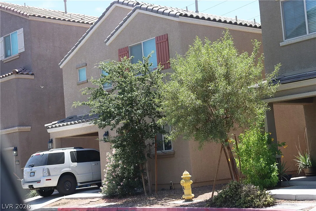 3 bed, 2.5 bath, 1296 sqft, $1,900 — Photo 4