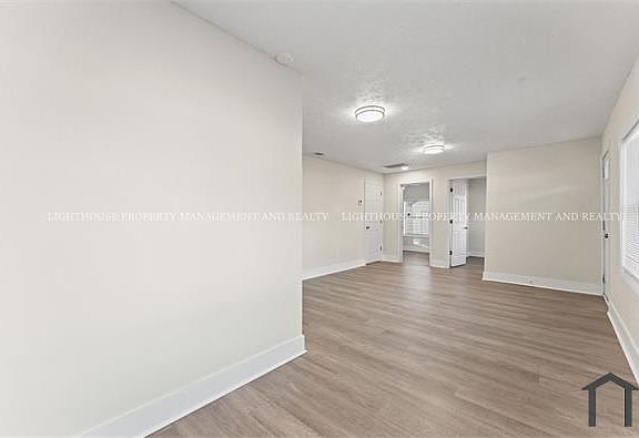2nd image of 704 Willow Branch Ave