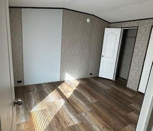 3rd image of 190 NE Coachlight Dr