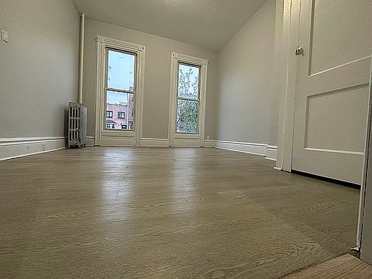 3rd image of 35 Vernon Ave #2
