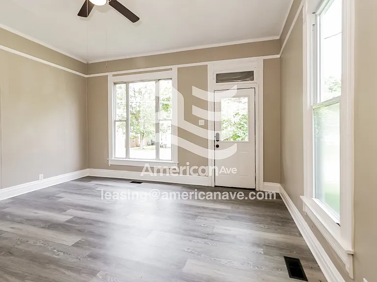 853697_004_living_room_4.jpg