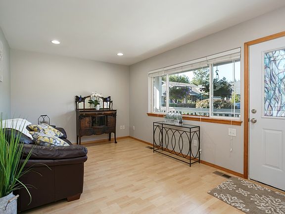 4th image of 1676 Fruitland Dr
