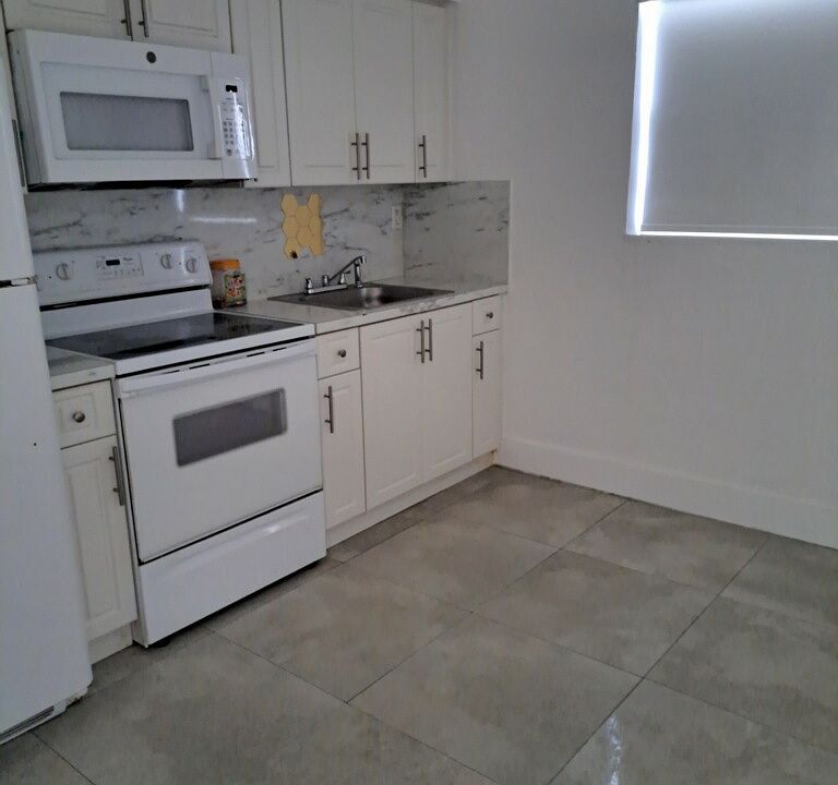 1st image of 325 NW 72nd Ave APT 402