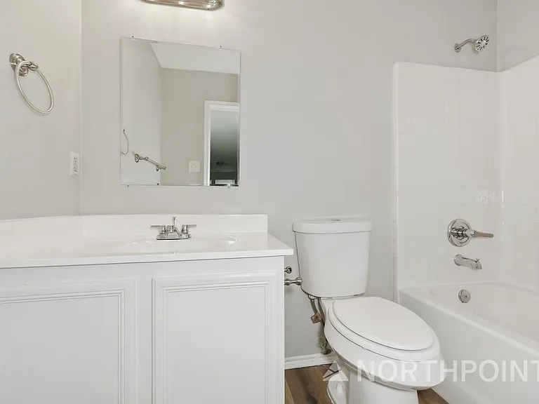 3075 Saint Nicholas Dr — Photo 13