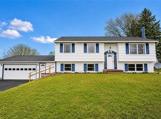 38 Kathy Dr, Pittsford, NY 14534