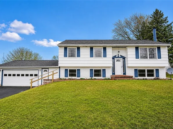 38 Kathy Dr, Pittsford, NY 14534