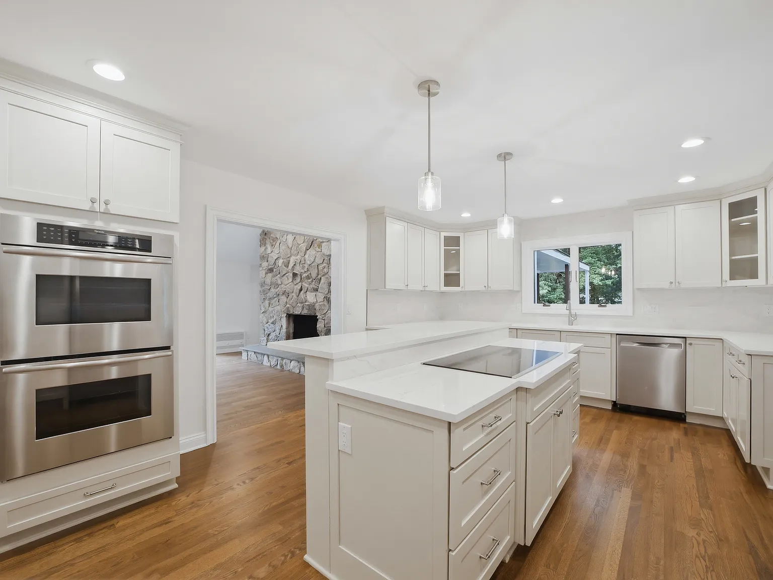5 bed, 4336 sqft, $9,000 — Photo 3