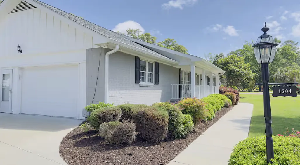3 bed, 2.5 bath, 2450 sqft, $4,200 — Photo 4