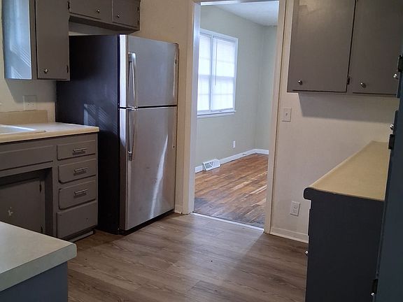 3rd image of 230 & 228 S Tucker St #230