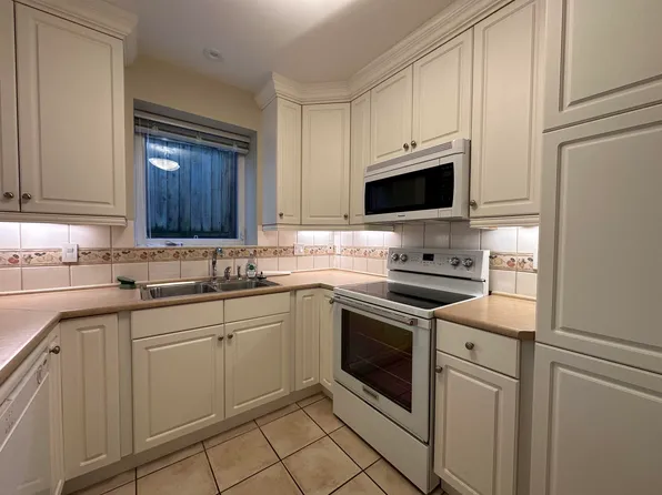 35X W 14th Ave, Vancouver, BC V5Y 1X5