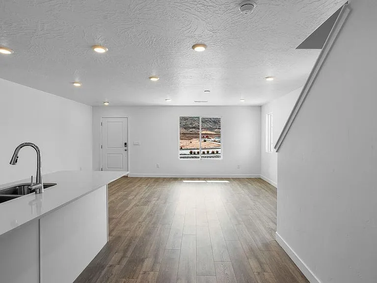 3366 E Dance Hall Ln — Photo 6