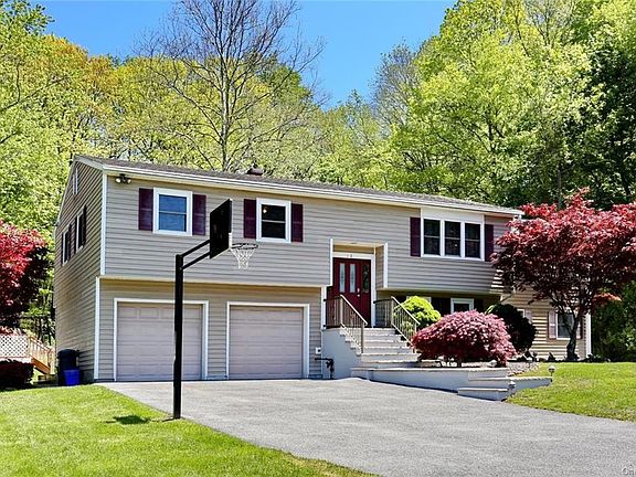 2nd image of 10 Smith Ct