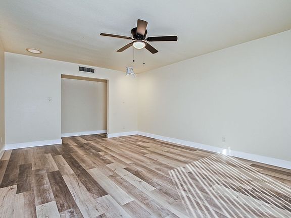 3rd image of 932 E Concorda Dr