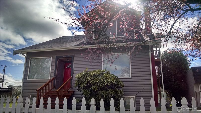 3rd image of 306 2nd ST NE