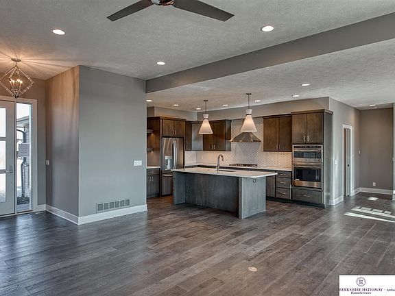 4th image of 18357 Lake Cir
