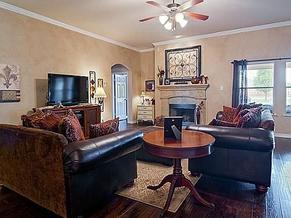 2nd image of 325 Vista Way Dr