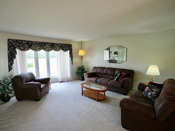 4th image of 3711 Railway Ave