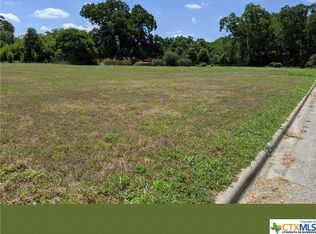 Hollamon Dr, Seguin, TX 78155