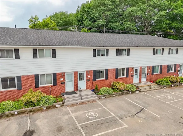 60 Colwell Dr #4, Fredericton, NB E3A 6R3