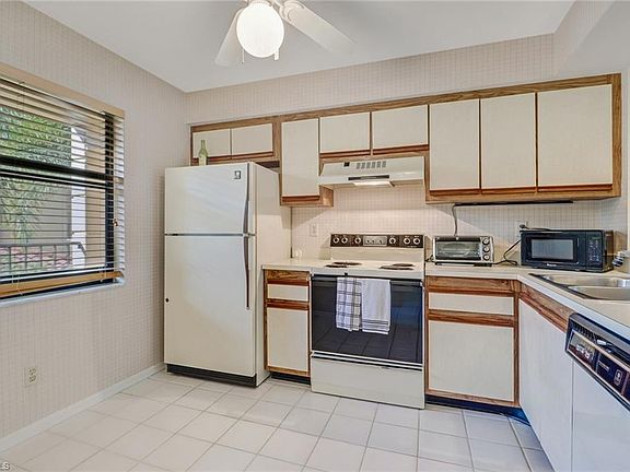 3rd image of 228 Fox Glen Dr APT 3209
