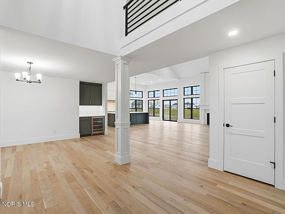 5th image of 502 Cathedral Ct