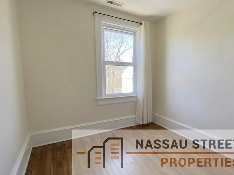 23 Pine St #B — Photo 6
