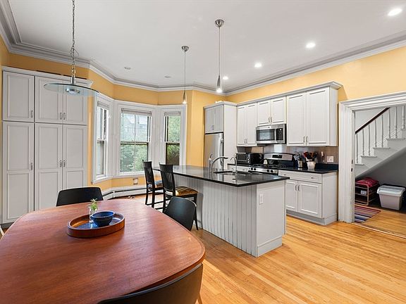 2nd image of 212 Chestnut Ave