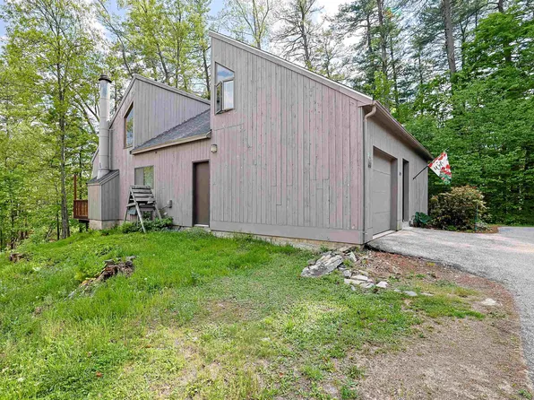 44 Coburn Woods Drive, Nashua, NH 03063