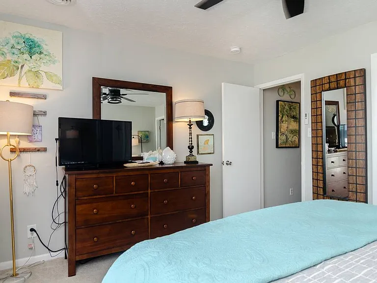 403 Dolphin Ct — Photo 22