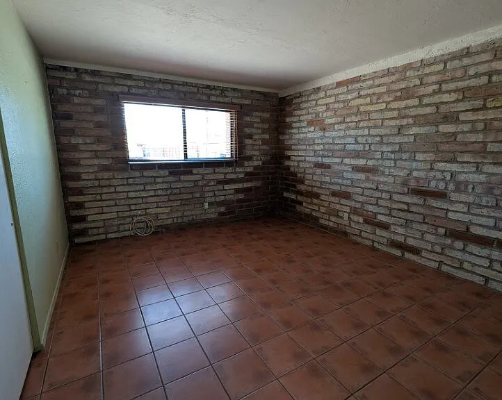 3078 N Cherry Ave — Photo 9