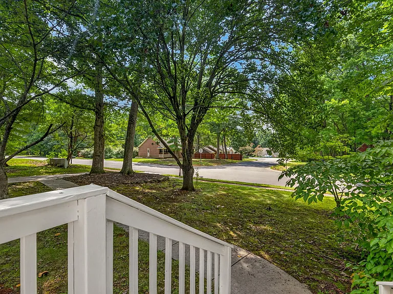 1249 Skyview Dr — Photo 4