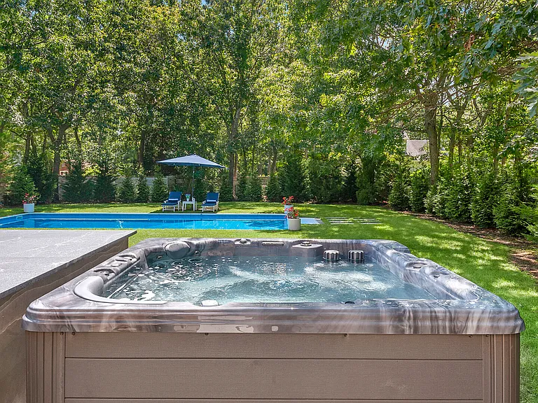 5 Amagansett Dr E — Photo 32
