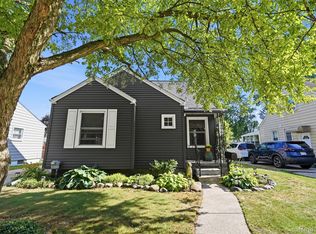 496 E Baker Ave, Clawson, MI 48017