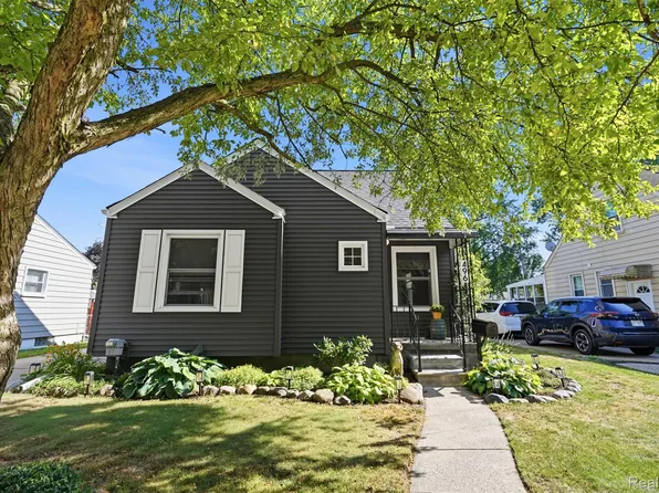 496 E Baker Ave, Clawson, MI 48017