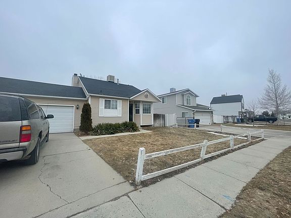 3rd image of 5927 S Woodview Dr
