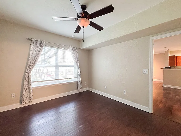 304 E South St #2024 — Photo 8