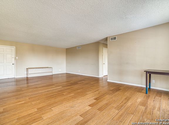 4th image of 8401 N New Braunfels Ave APT 214A