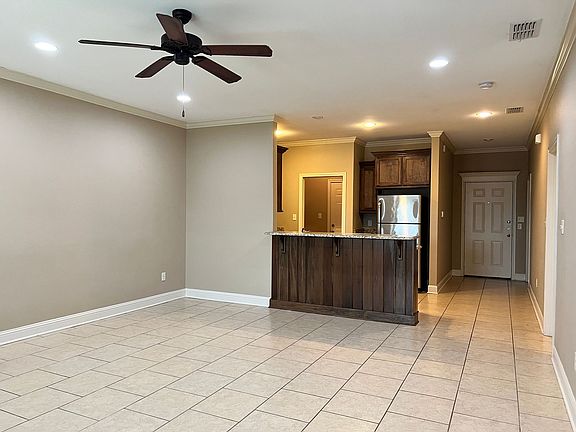 3rd image of 9223 Shadow Oak Dr