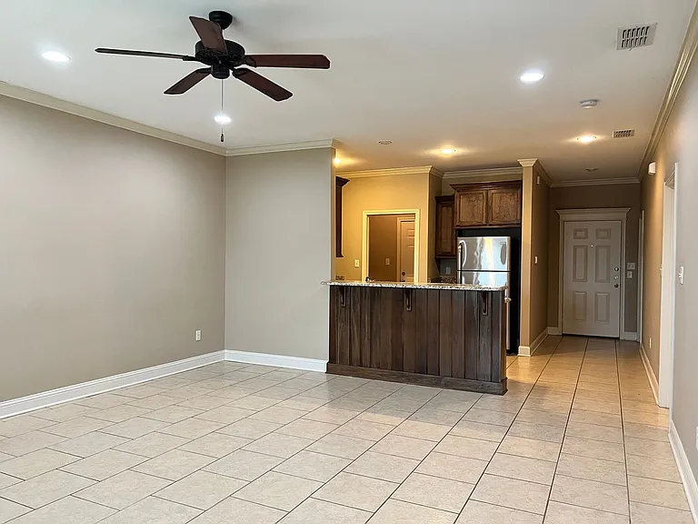 9100 Shadow Oak Dr — Photo 10