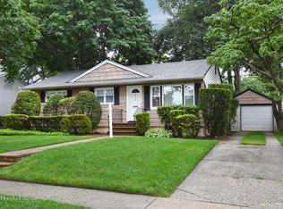 813 Herman Ave, Franklin Square, NY 11010